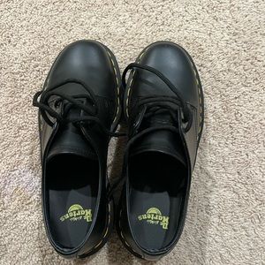 Authentic Dr.martens worn once. Size 7!